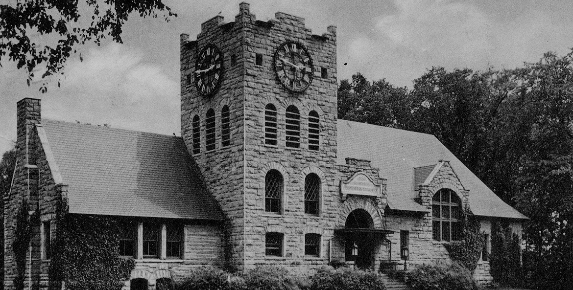 Black and white shot of the Scoville Memorial Library building